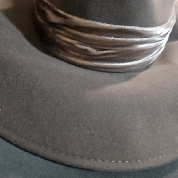 Eugenia Kim Taupe Emmanuelle Fedora - Picture 5 of 7